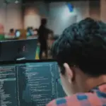 Hyre udviklere i Danmark eller udlandet? Fordele og ulemper ved hver løsning